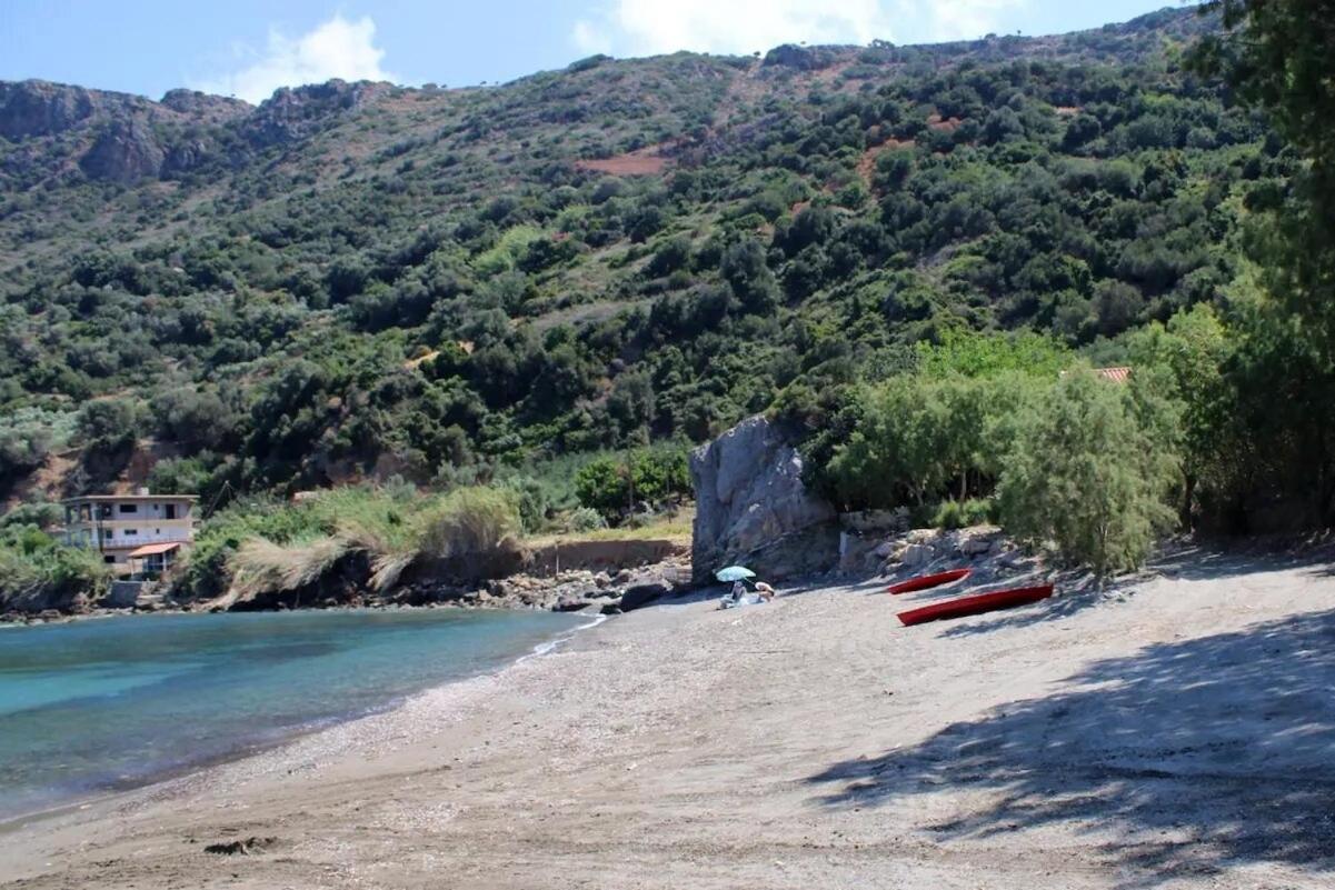 House Just On The Beach -Included 2 Canoe, 2 Bicycles Ravdhoukha Luaran gambar